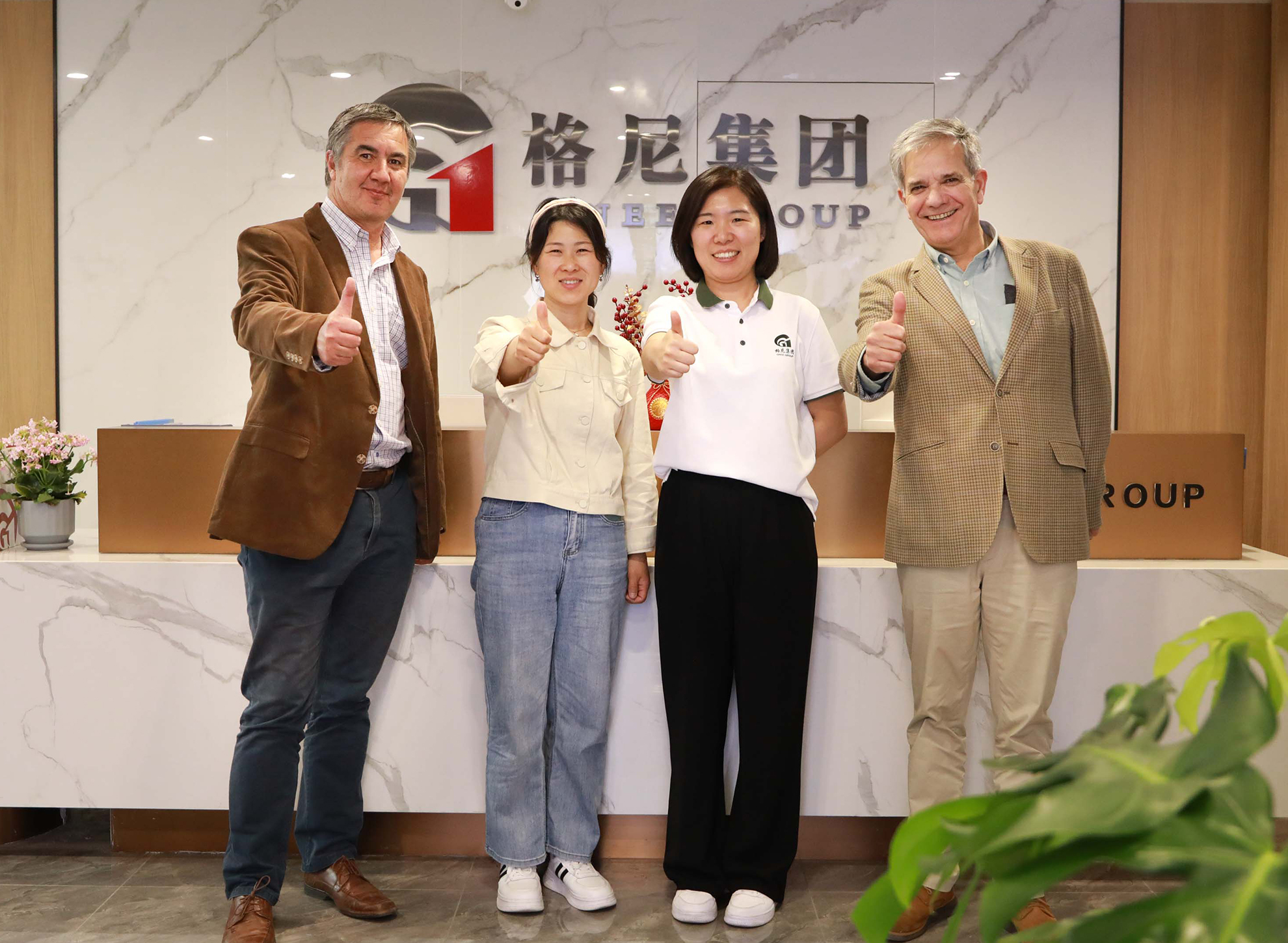 On May 20, a Chilean customer visited the GNEE STEEL company headquarters to negotiate and sign an order for duplex 2507 stainless steel rods.